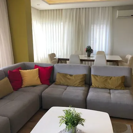 Bright And Comfortable For Families *